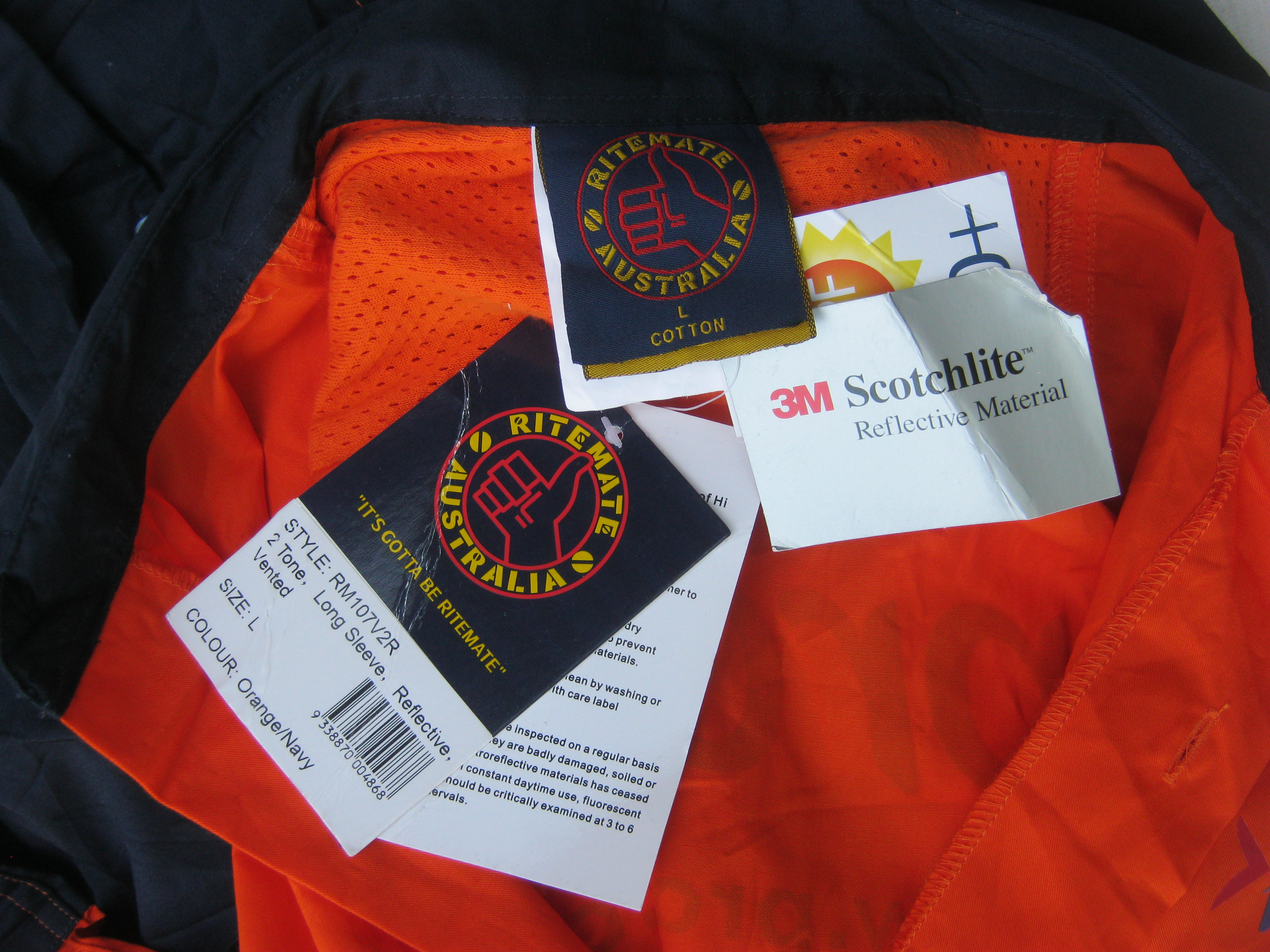 เสื้อสะท้องแสง 3 M