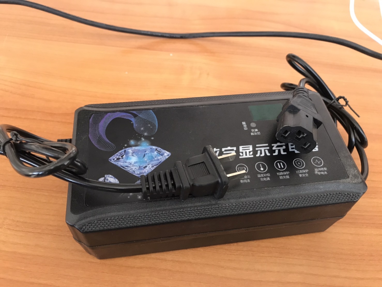 ที่ชาร์จรถไฟฟ้า แบตตะกั่ว แบตแห้ง 48V 20AH 7-Light Electric Vehicle Battery Charger Adapter #482050