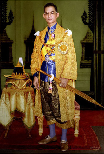 พระบาทสมเด็จพระเจ้าอยู่หัวภูมิพลอดุลยเดช เสด็จเถลิงถวัลยราชสมบัติ