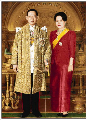 ในหลวง-ราชินี(ภาพสีเต็มพระองค์)