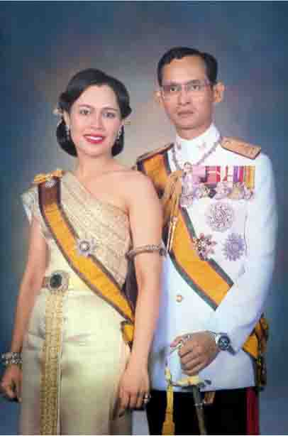 อุปกรณ์ diy ครอสติสคริสตัลรูปคู่ในหลวงรัชกาลที่ 9 และพระราชินี
