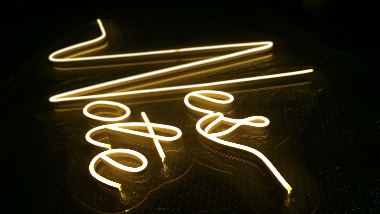 ป้ายไฟนีออน LED อะคริลิคใสรองหลัง