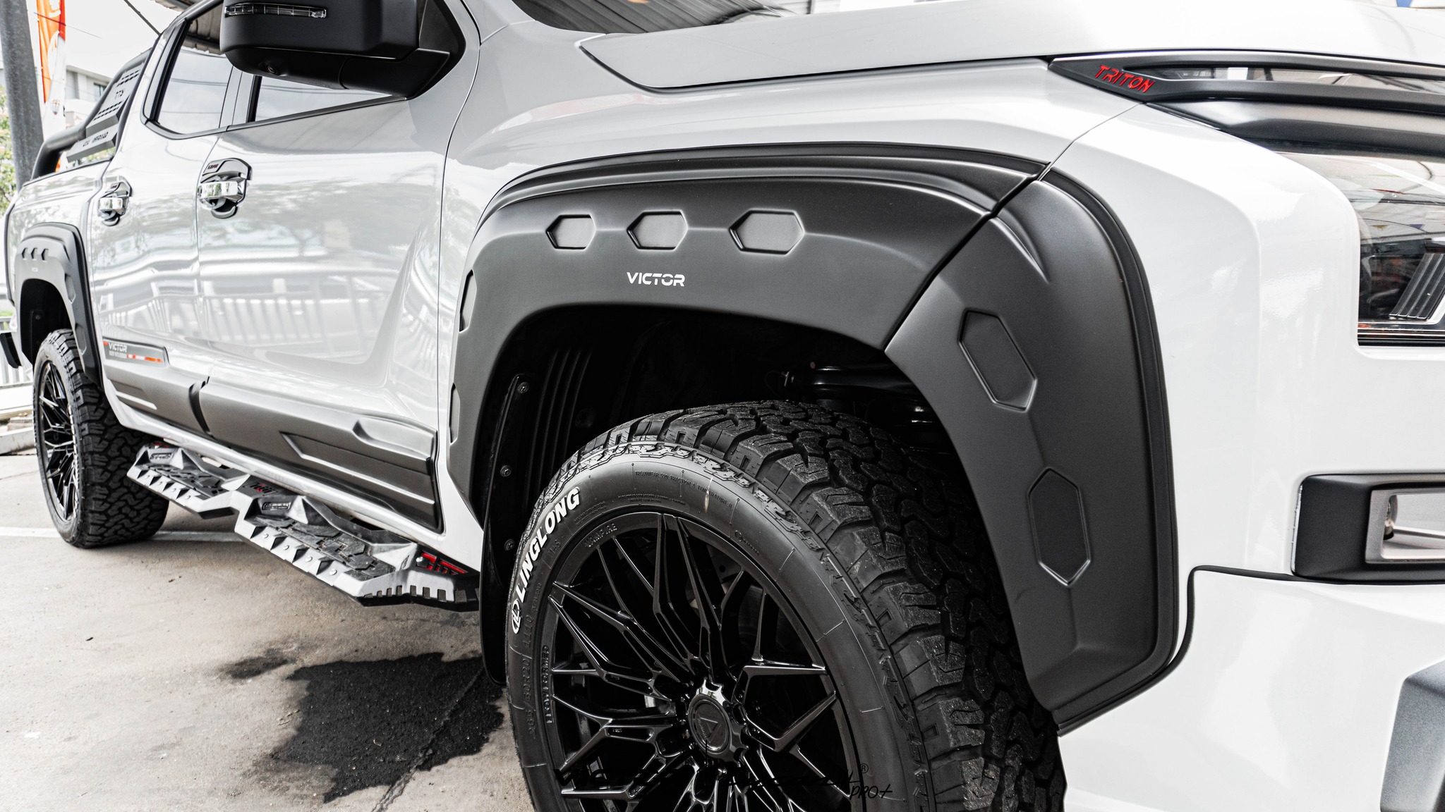 ชุดแต่ง ชุดสเกิร์ต MITSUBISHI TRIRON 2023 รุ่น VICTOR V.1