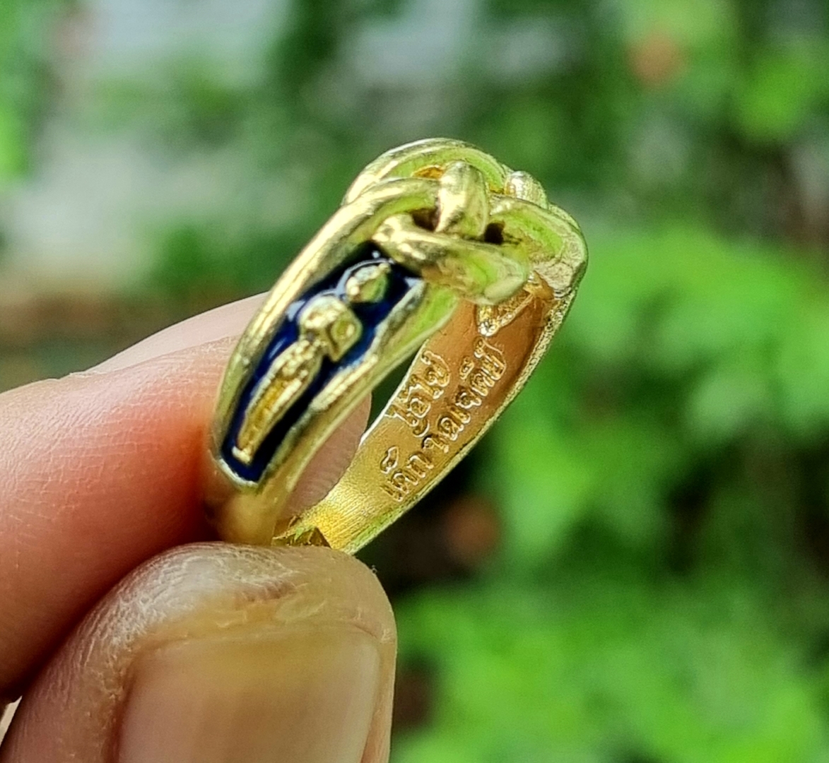 แหวน พิรอด ไอ้ไข่ เด็กวัดเจดีย์ มี4สีให้เลือก แดง เขียว น้ำเงินและทองล้วน วัสดุทองเหลือง ปรับขนาดได้ 8-11(57-65) สำเนา