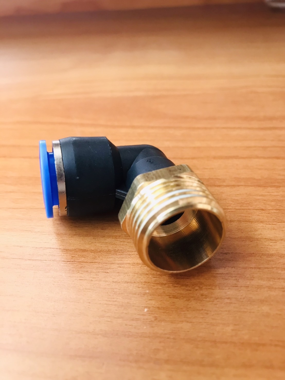 ข้อต่อลมฟิตติ้ง PL12-04 เกลียวนอก 4 หุน สำหรับสายลม 12 มม.#0069160