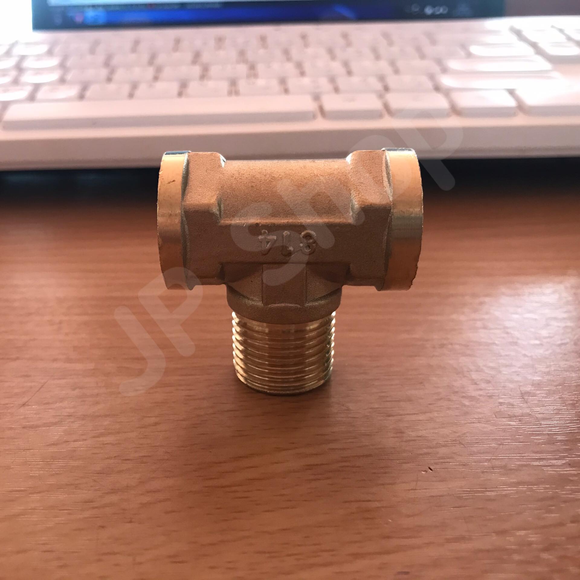 ข้อต่อทองเหลือง สามทางขนาด 4 หุน เกลียวใน 2 เกลียวนอก 1 ข้อต่อ ทองเหลือง สามทาง เกลียวนอก-ใน-ใน #1054