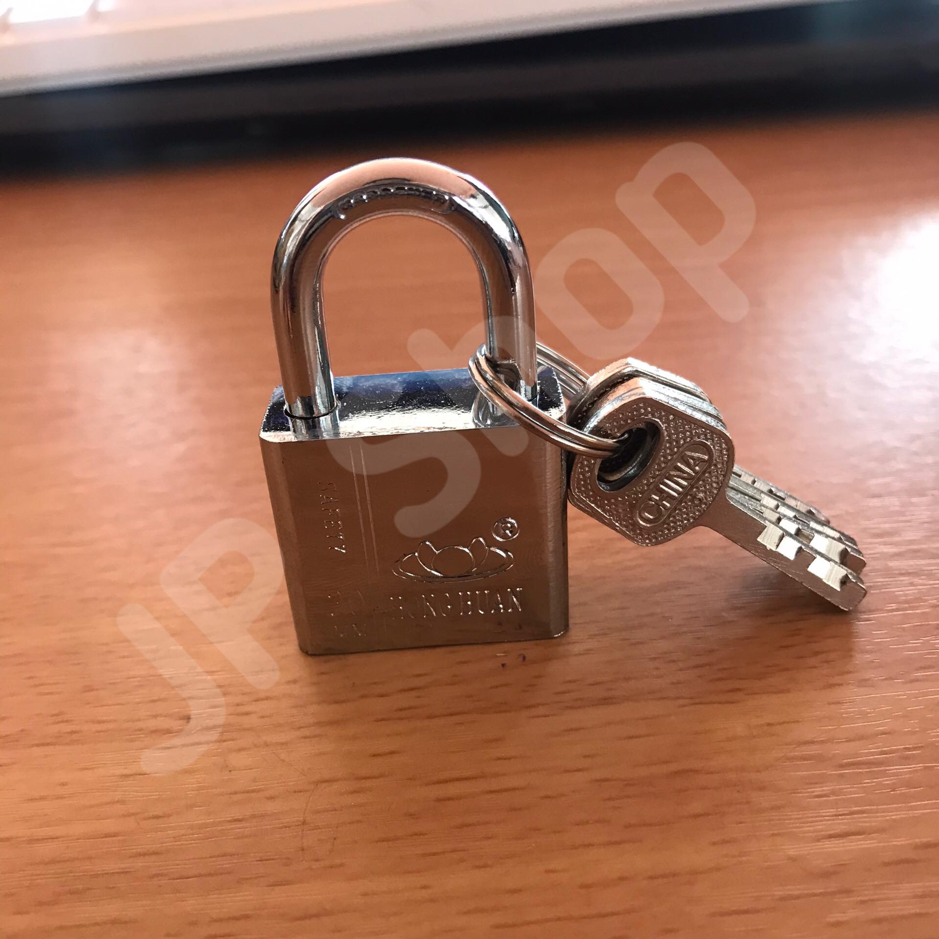 กุญแจล็อคบ้าน ล็อคครัว ล็อคอเนประสงค์ 30 มม. ล็อคแน่นหนา คงทน ราคาถูก สนใจสั่งซื้อได้เลย ห่วงสั้น #910