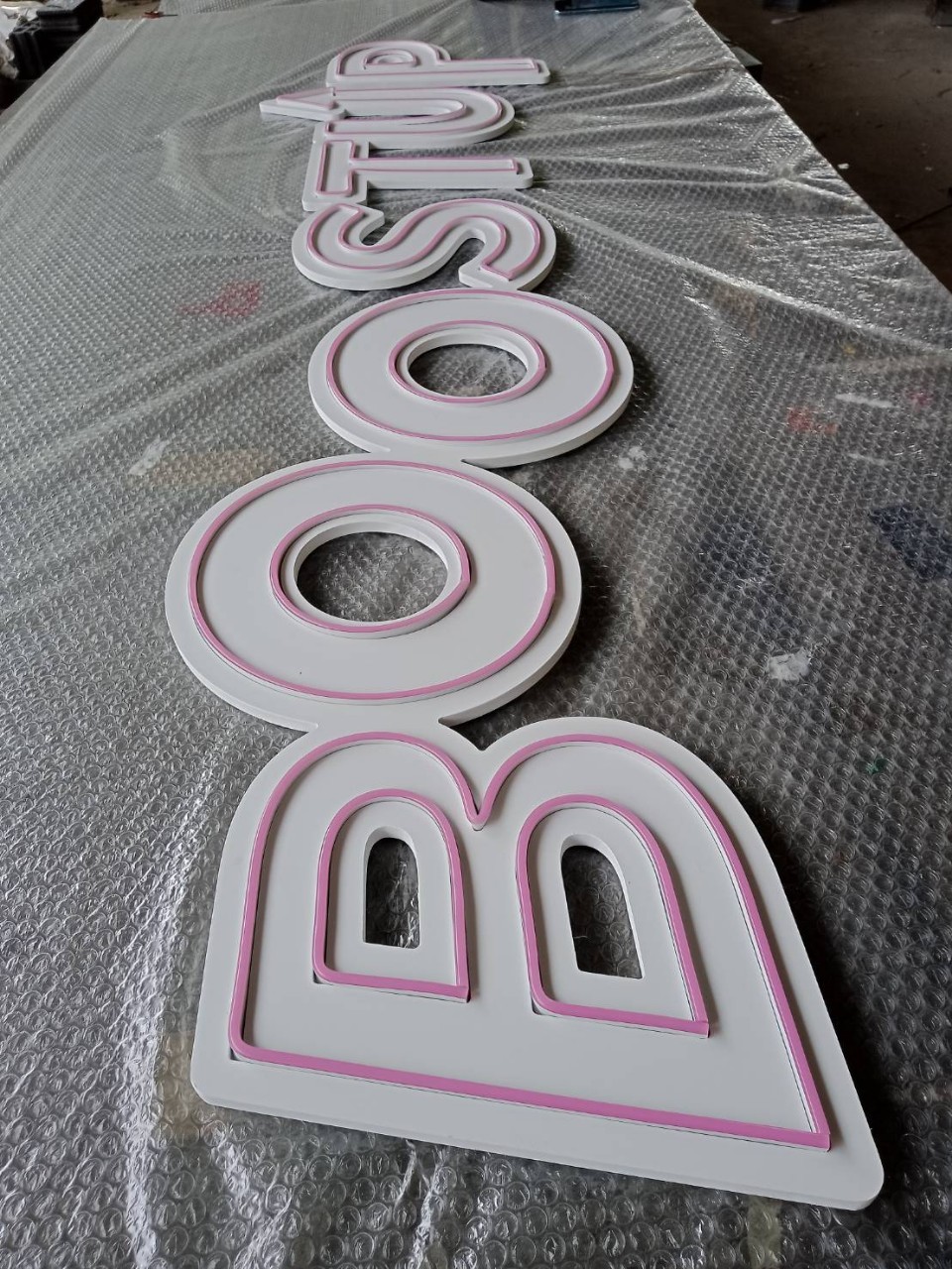 ไฟนีออน เฟค