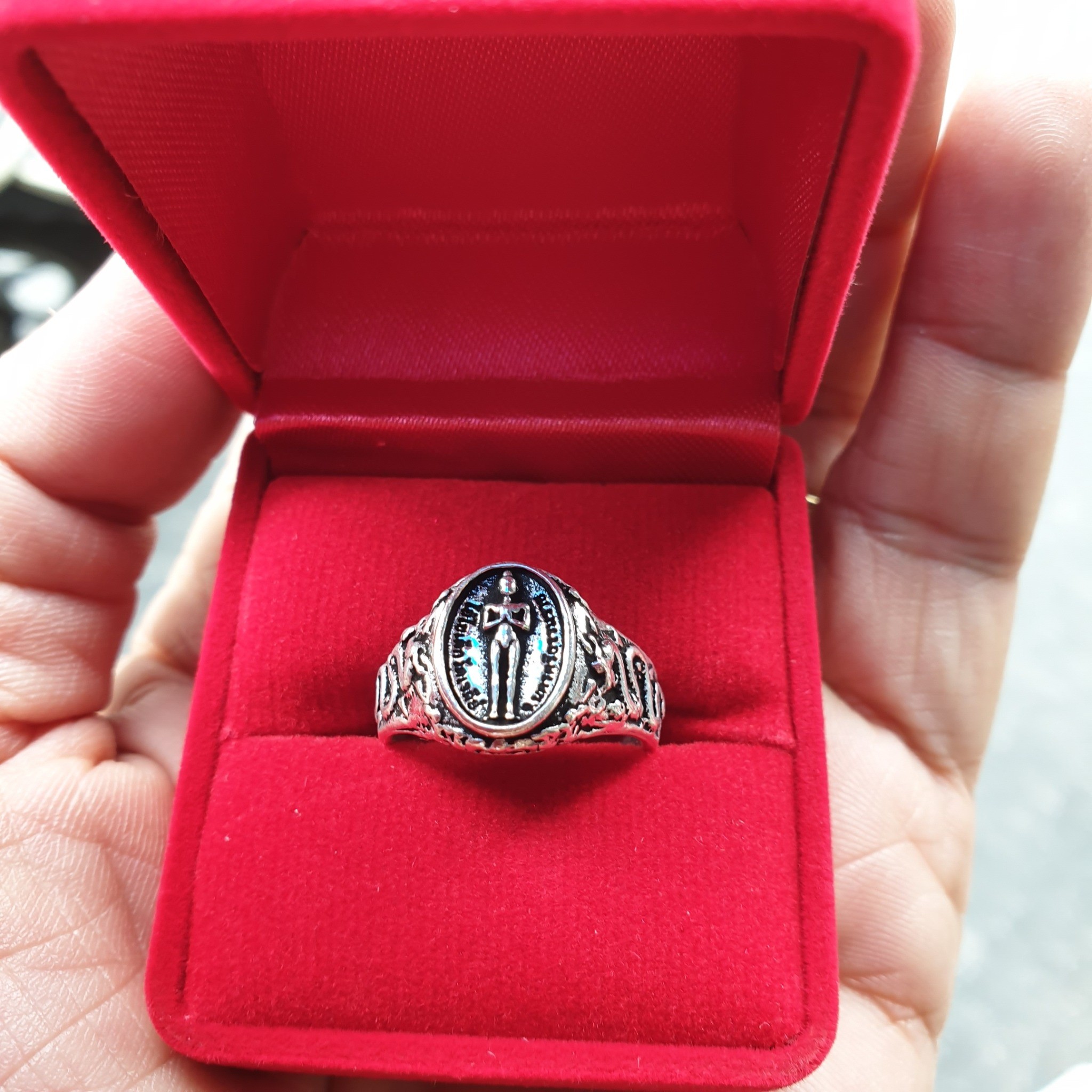 แหวน ไอ้ไข่ รับประกัน เงินแท้ 92.5% หนัก1บาท พร้อมกล่อง มี4ขนาดให้เลือก 7 8 9 10. +++แถมฟรีผ้ายันต์ +++ปลุกแสกให้แล้ว