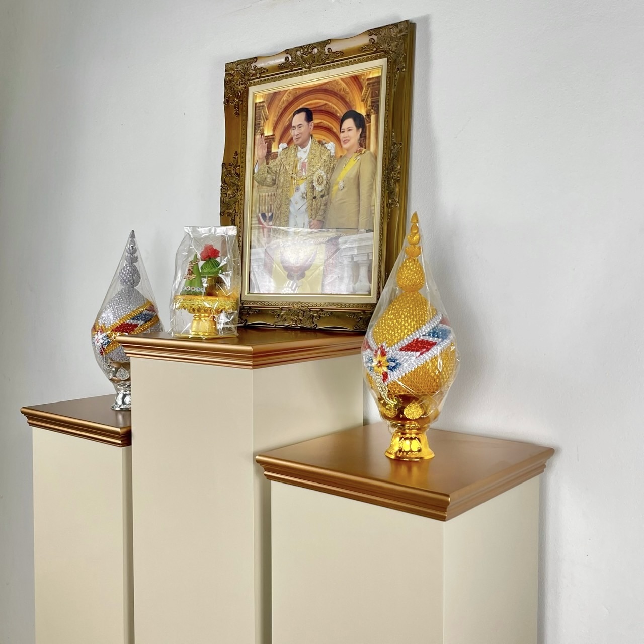 แท่นถวายพระพร สีครีมท็อปพิงก์โกลด์