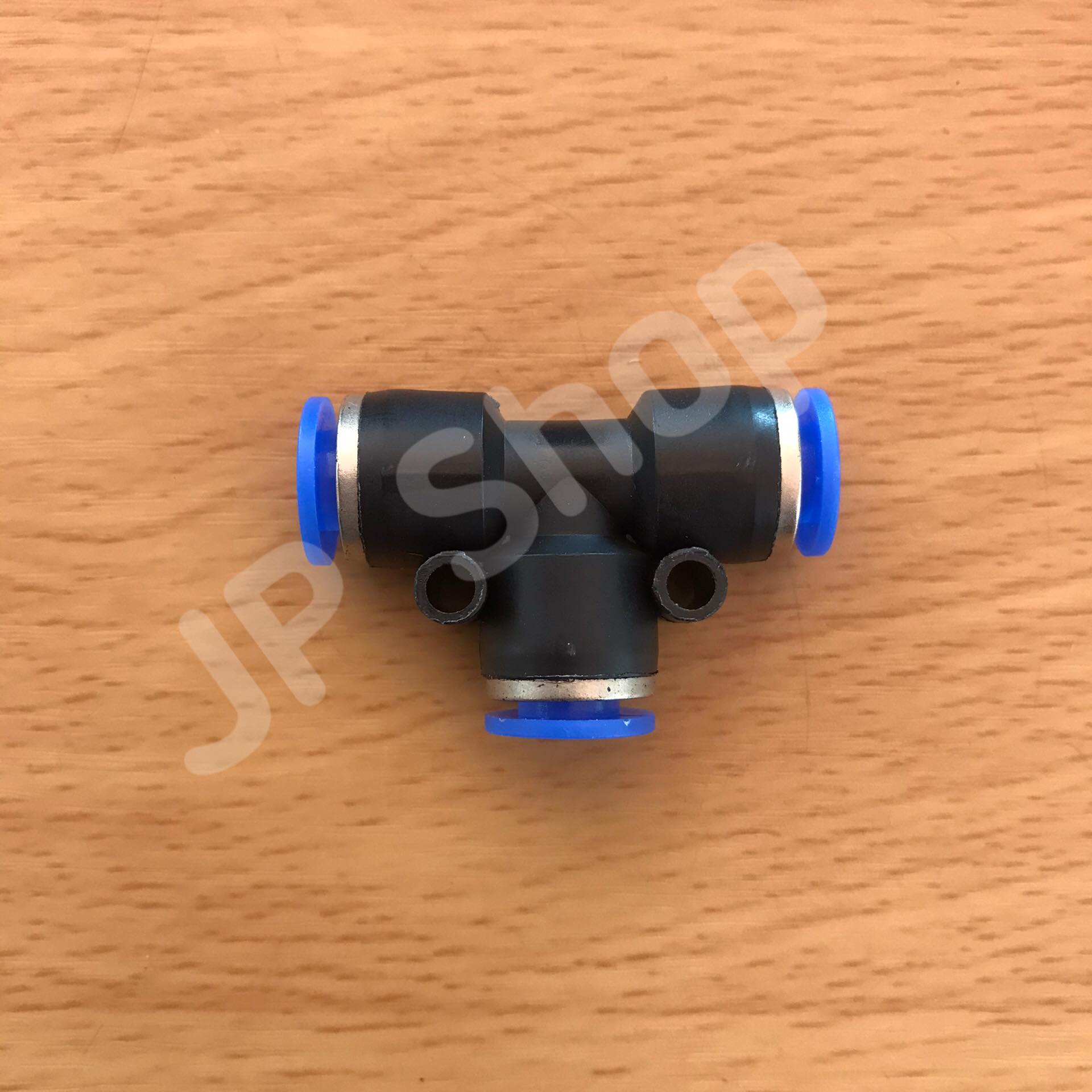 ข้อต่อลม 3 ทาง ฟิตติ้งเมติกส์แบบสามทาง ขนาด 06 มม. ใช้กับสายลม 06 มม. แพค 10 ตัว ข้อต่อ PE 06 #0506