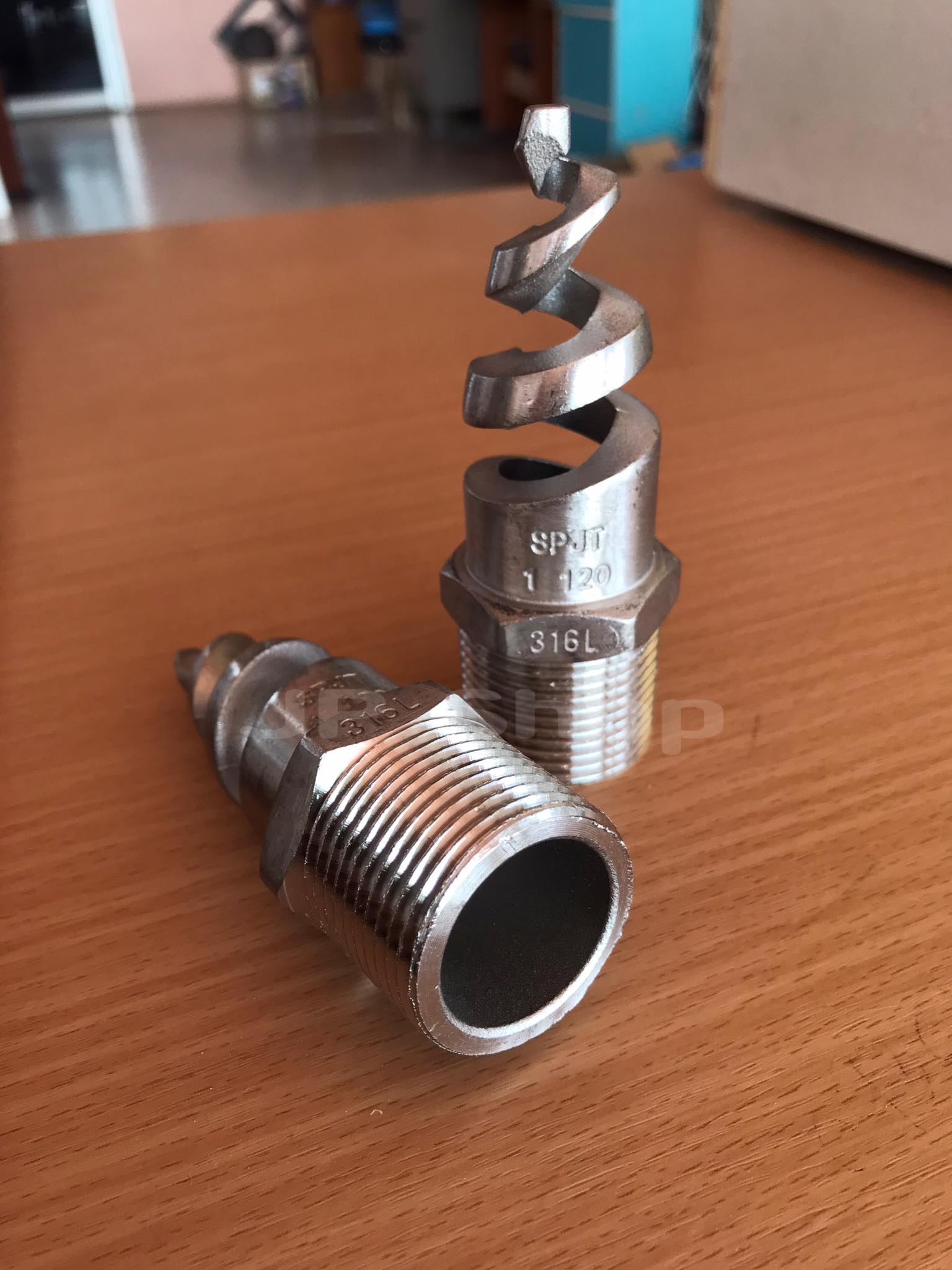 หัวฉีดน้ำแบบสเปย์ เกลียวนอก สแตนเลส316 ขนาด 1 นิ้ว สำหรับใช้ในมิกเซอร์แพลนปูน หรืองาน Diy ทั่วไป #105055