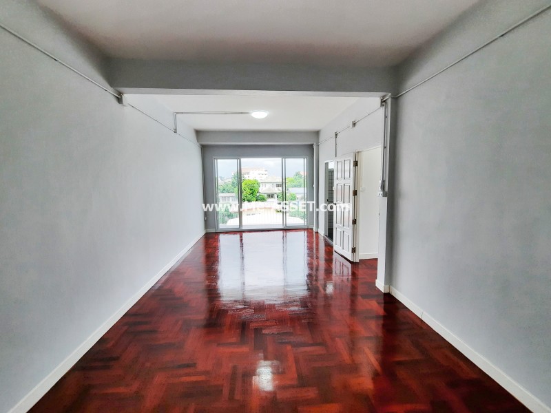 ขายและเช่า ทาวน์โฮมใกล้รถไฟฟ้า ย่าน สุทธิสาร ห้วยขวาง ประชาราษฎร์บำเพ็ญ : ถ.สุทธิสาร ซ.อุดมเกียรติ : 3 ชั้น 25.5 ตารางวา