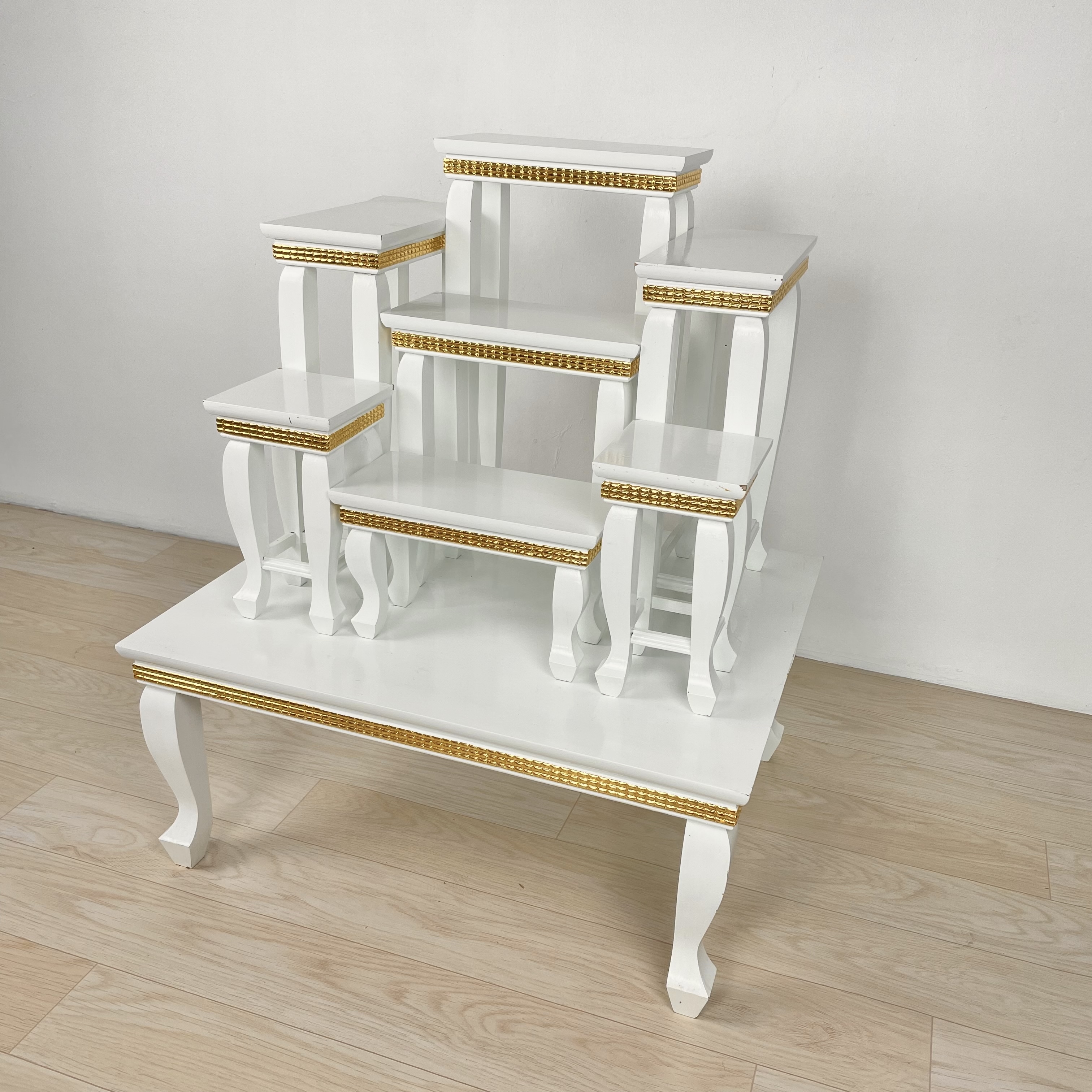 โต๊ะหมู่ 7 หน้า 6 พิกุลขาว ขาหลุยส์