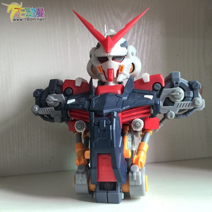 Gundam Head Display 1/35 Astray Red Frame [Motor King]