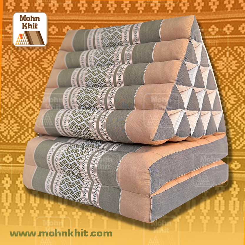 หมอนสามเหลี่ยมสีครีม,เบจ,ลายขอชาววัง15 ช่อง ติดเบาะ 2 พับ //Tri-angle Cream color with high antique pattern kapok Floor Cushions Traditional Pillow 15 holes with 2 part of mattress.