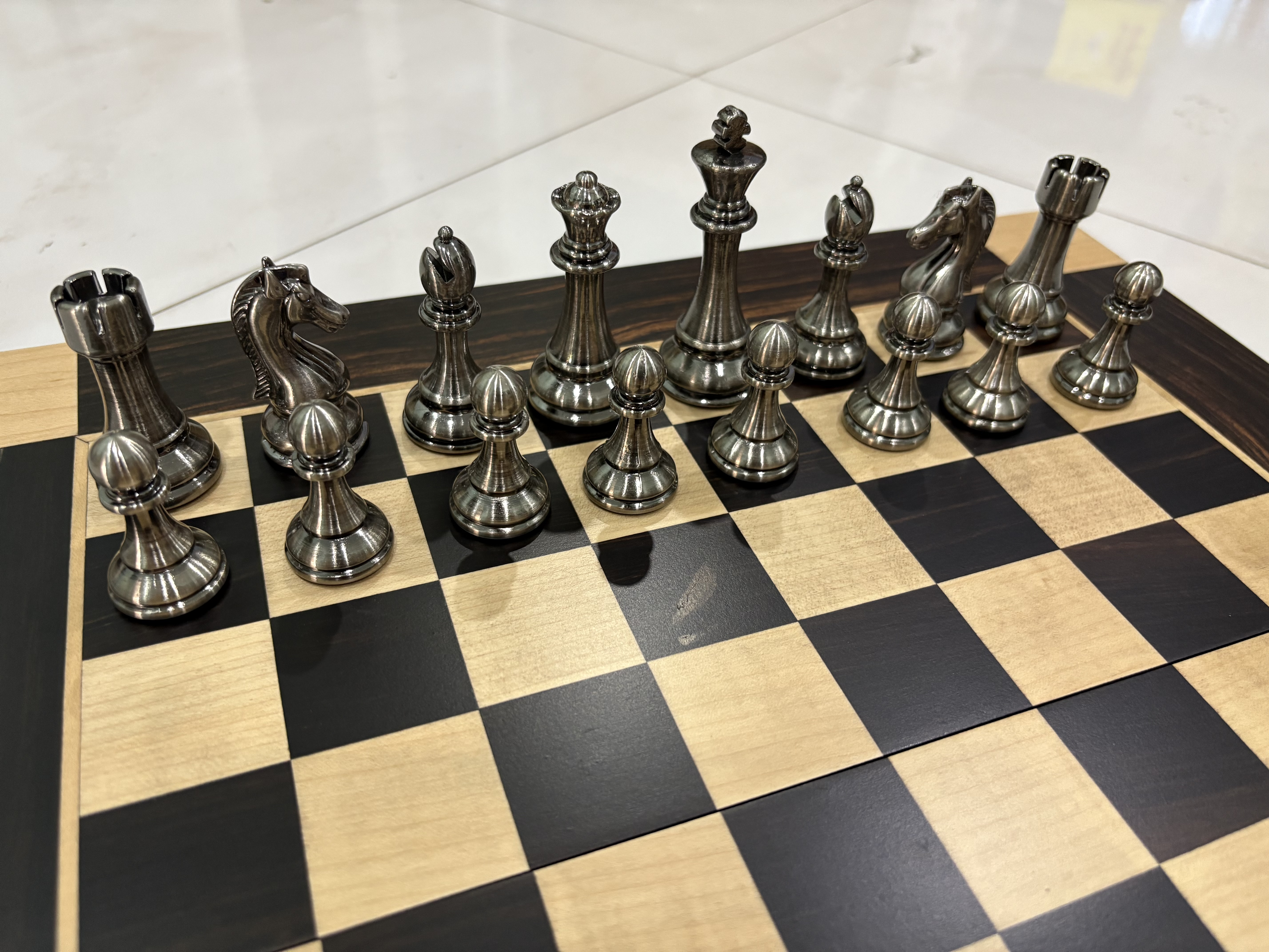 ชุดหมากรุกสากลไม้ebony+maple(ตัวzinc alloy) Gold Knight Wooden Chess Set 8