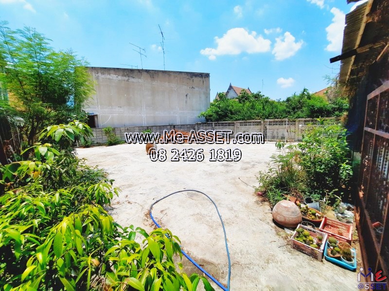 ขายที่ดินพร้อมสิ่งปลูกสร้าง ย่าน ถนนประชาธิปไตย นางสร้อยระย้า พลายแก้ว ต.ท่าพี่เลี้ยง อำเภอเมือง สุพรรณบุรี : ใกล้โกหนุ่มก๊วยเตี๋ยวเนื้อรสเด็ด : 163.5 ตร.วา