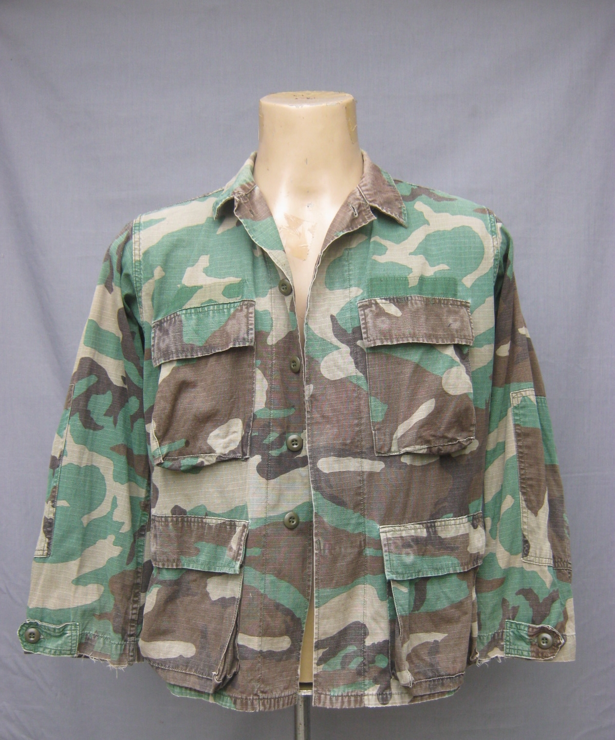 ขายแล้ว เสื้อทหาร ลายพราง woodland M81