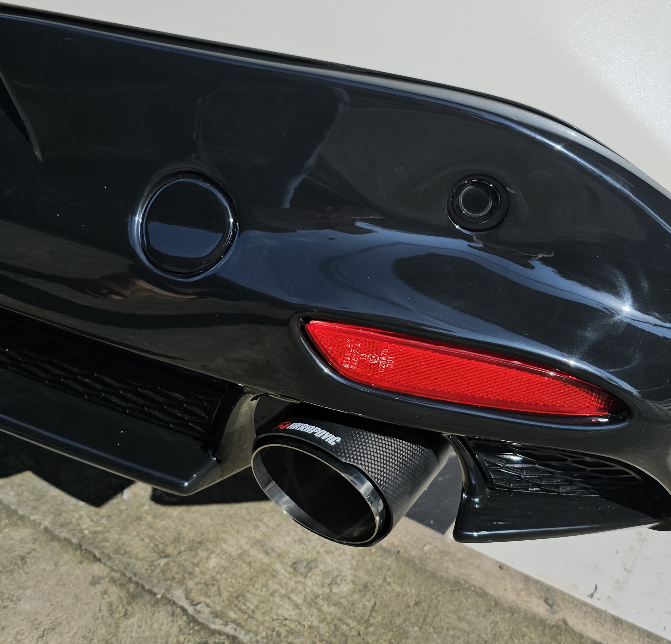 ปลายท่อ Mazda 3 BP คาร์บอนแท้