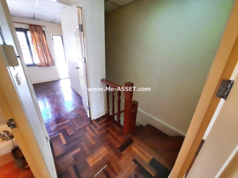 ขายทาวน์เฮ้าส์ ย่าน เคหะร่มเกล้า ราษฎร์พัฒนา น้อมเกล้า : พูนสินธานี 3 / 2 ชั้น 17 ตารางวา