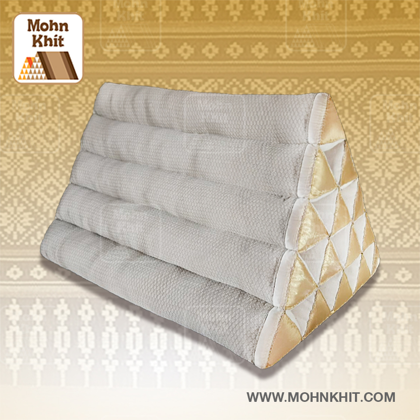 หมอนสามเหลี่ยม15ช่องเดี่ยวสีเบจงานดีไซด์ 60cmx38cmx38cm// Thai Tri-angle Cotton kapok 100%Traditional Floor Cushions .