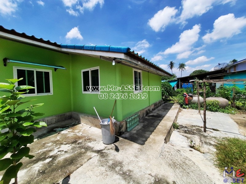 ขายที่ดินพร้อมสิ่งปลูกสร้าง บ้านชั้นเดียว ย่าน พุทธมณฑลสาย 4, ทวีวัฒนา อักษะ : ศาลายา ซอย 17 ใกล้ร้านก๊วยเตี๋ยวนายเงี๊ยบ : 134 ตารางวา