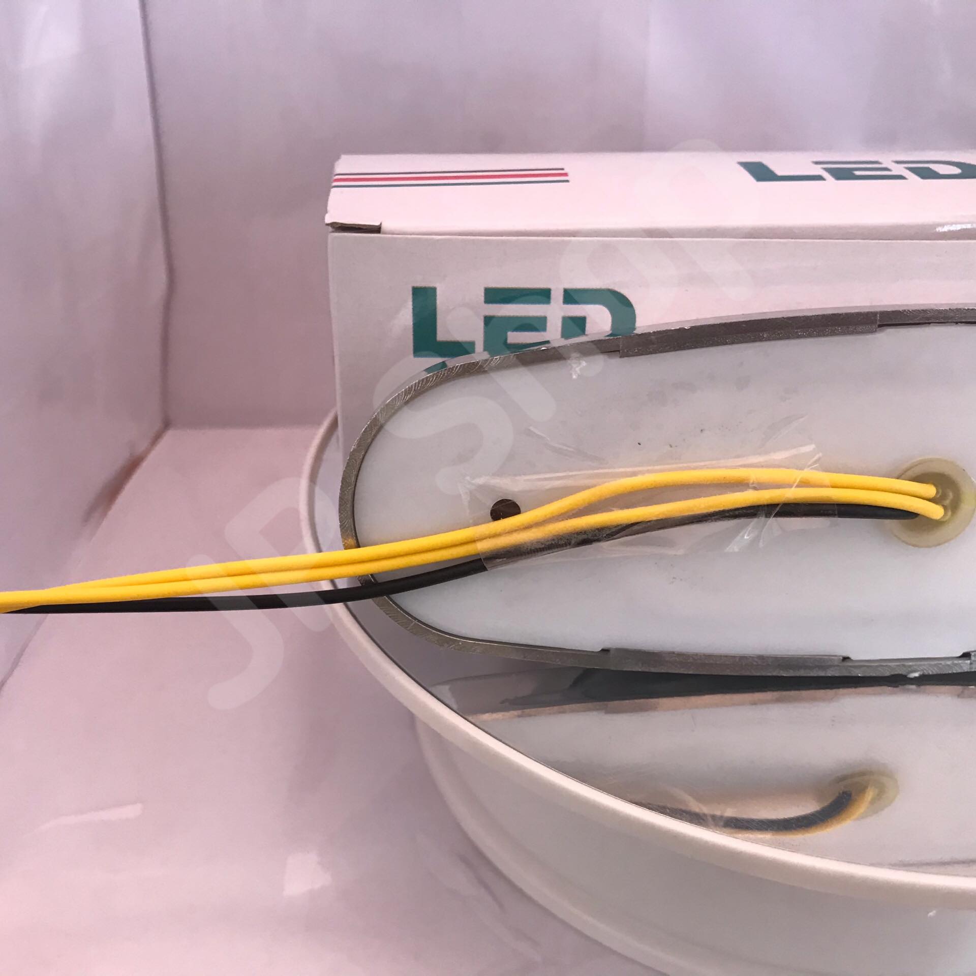 ไฟ 16 LED 12V-24V สีเหลือง #04100