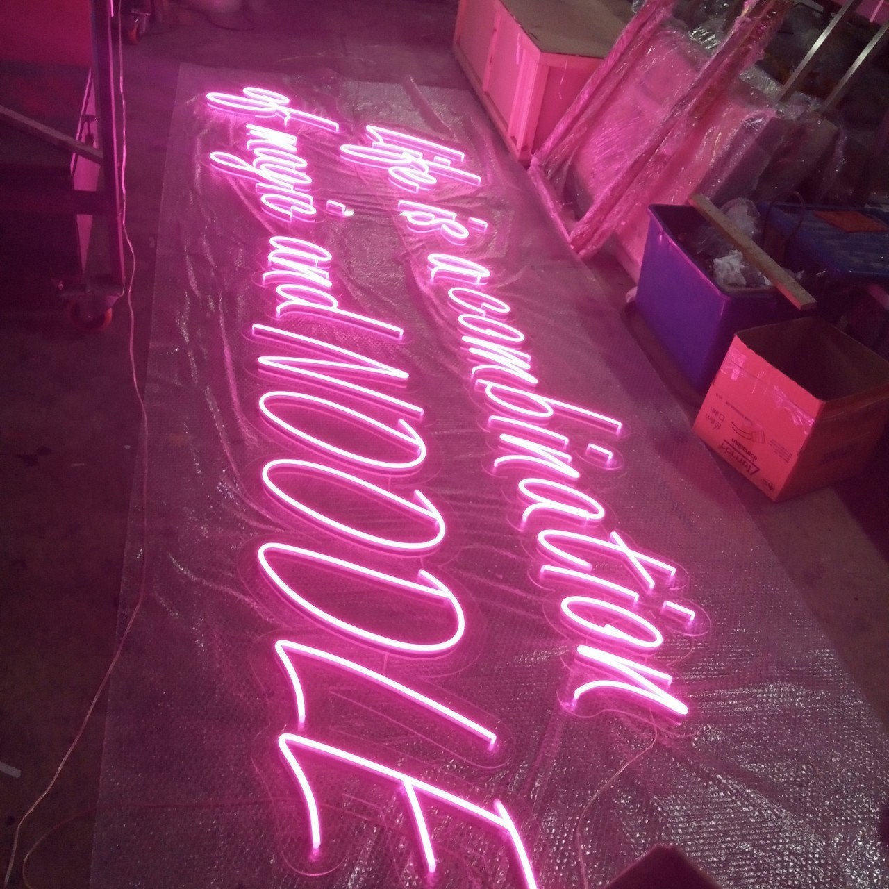 ป้ายไฟนีออน LED อะคริลิคใสรองหลัง