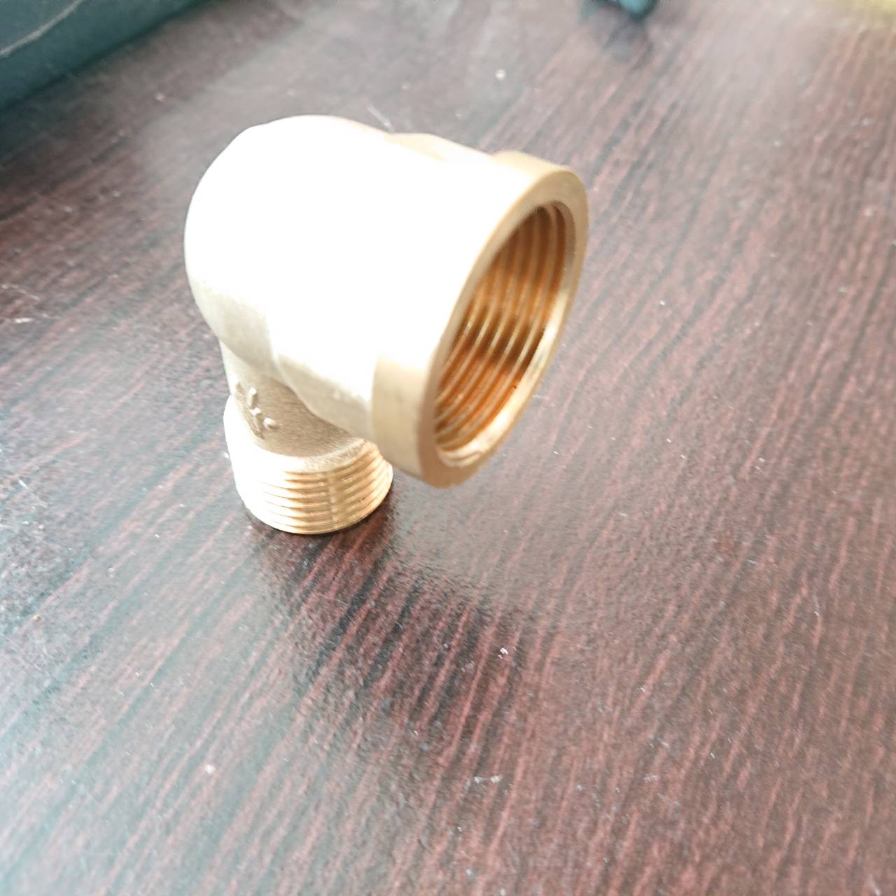 ทองเหลือง ข้องอเกลียวใน6หุน เกลียวนอก4หุน #060498