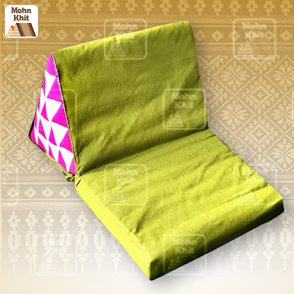 หมอนสามเหลี่ยม 2สีเพิ่มปอก 15 ช่องติดเบาะ 1 พับ 57cmx76cmx36 cm Triangle Khit Thai Floor Cushions Traditional handmade 15 holes with 1 part of mattress.