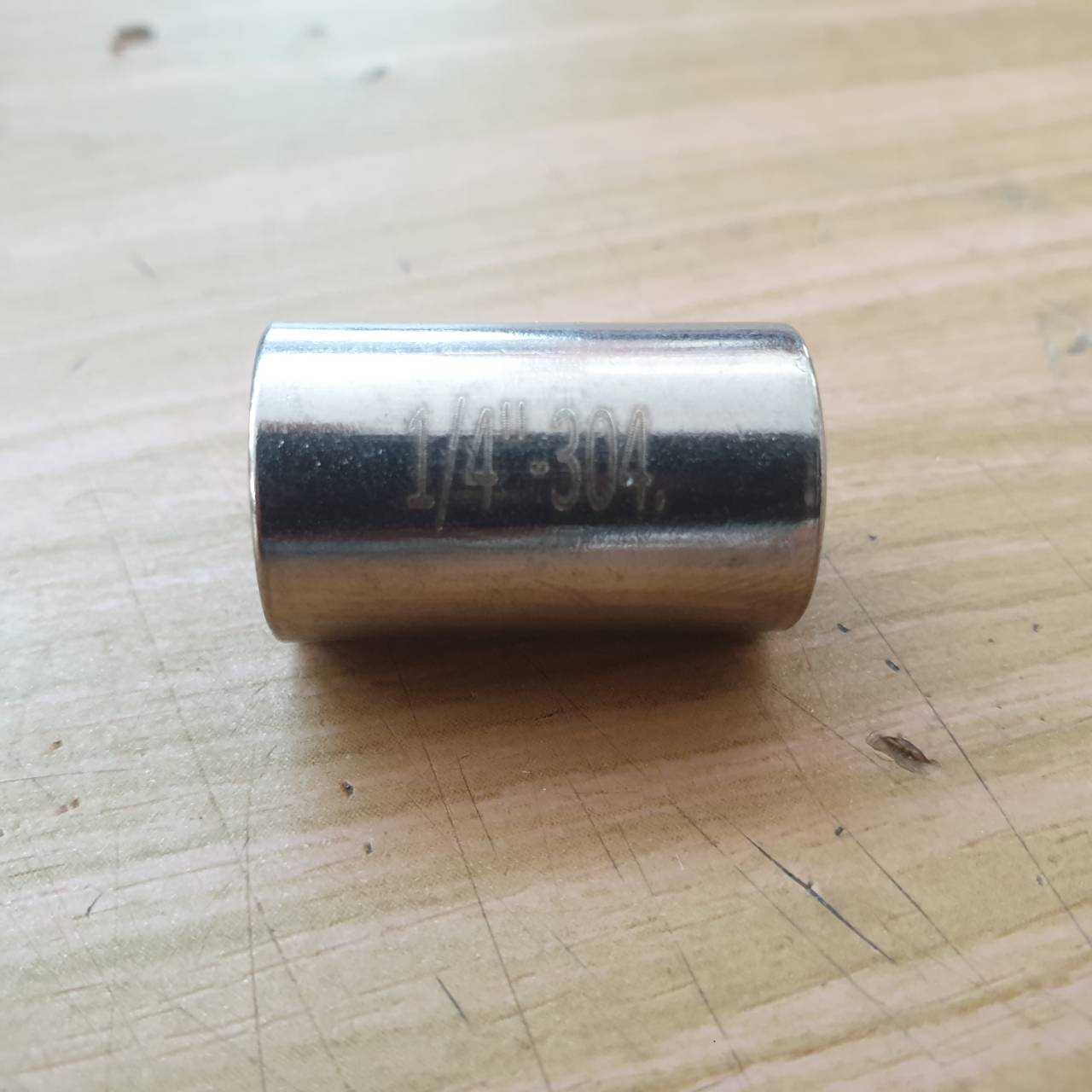 ต่อตรงสแตนเลส304 เกลียวใน NPT ขนาด 1/4นิ้ว(2หุน) #6000165