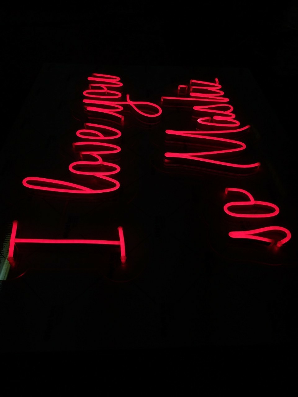 งานป้ายไฟนีออนดัดLED แสงสีแดง อะคริลิคใสรองหลัง