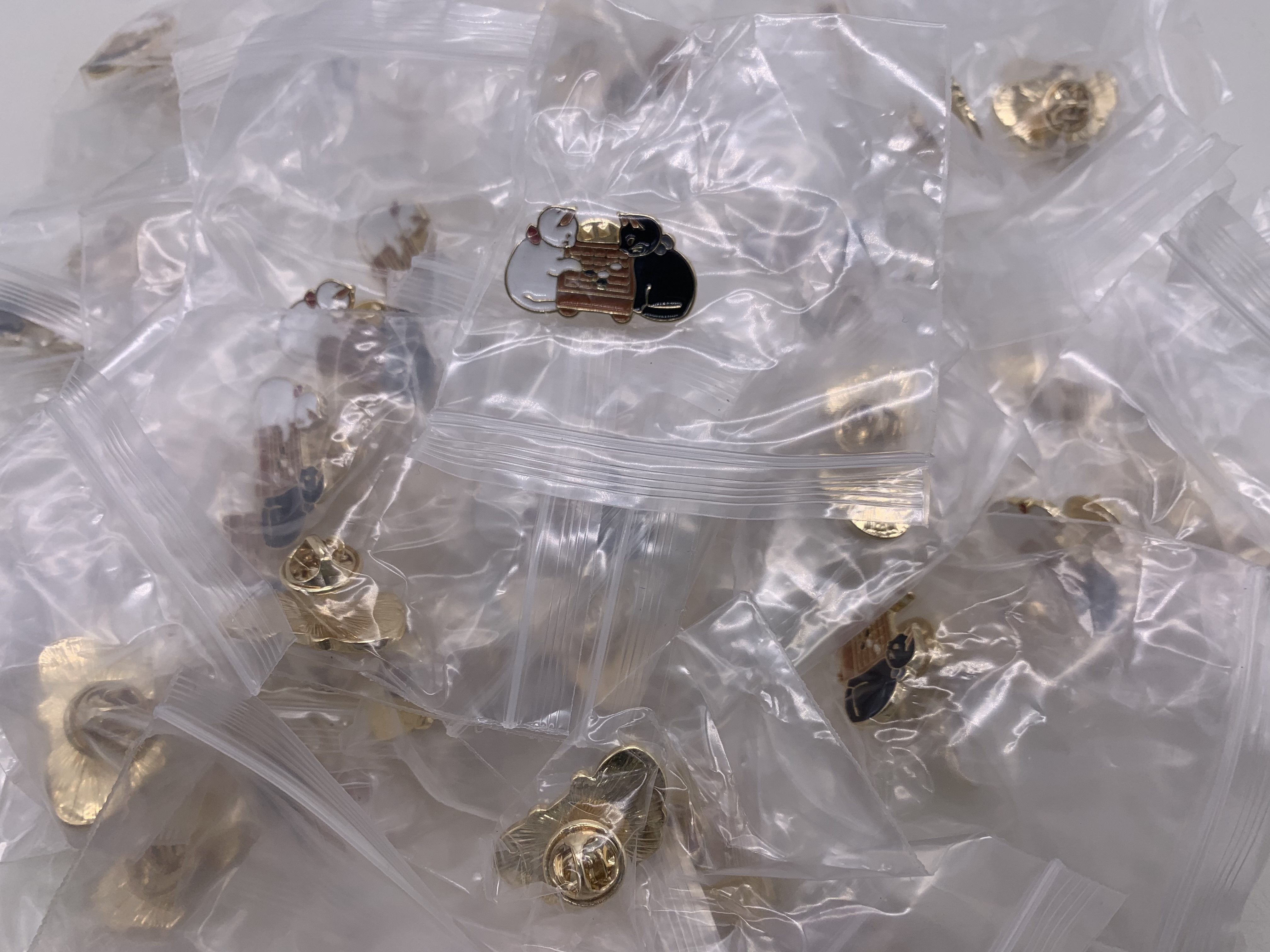 เข็มกลัดแมวเล่นหมากล้อม Cat Play Igo