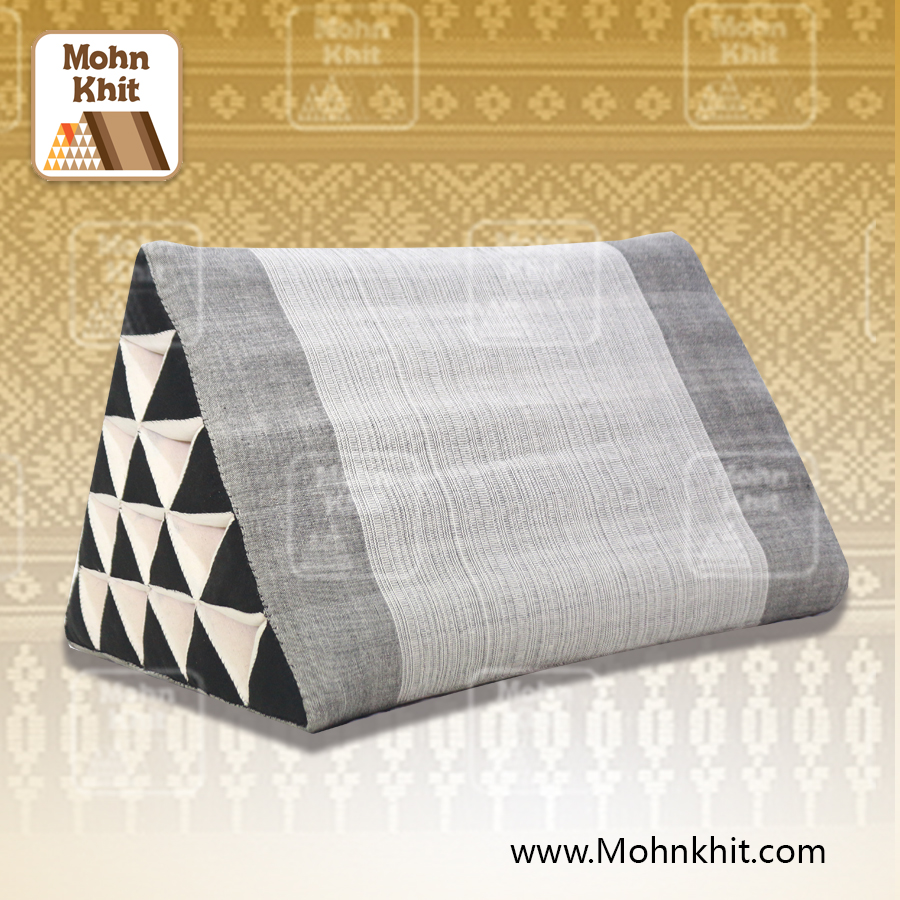 หมอนสามเหลี่ยม15ช่องเดี่ยวผ้าฝ้ายลาว 52cmx36cmx32cm// Laos Tri-angle Cotton kapok 100%Traditional Floor Cushions .