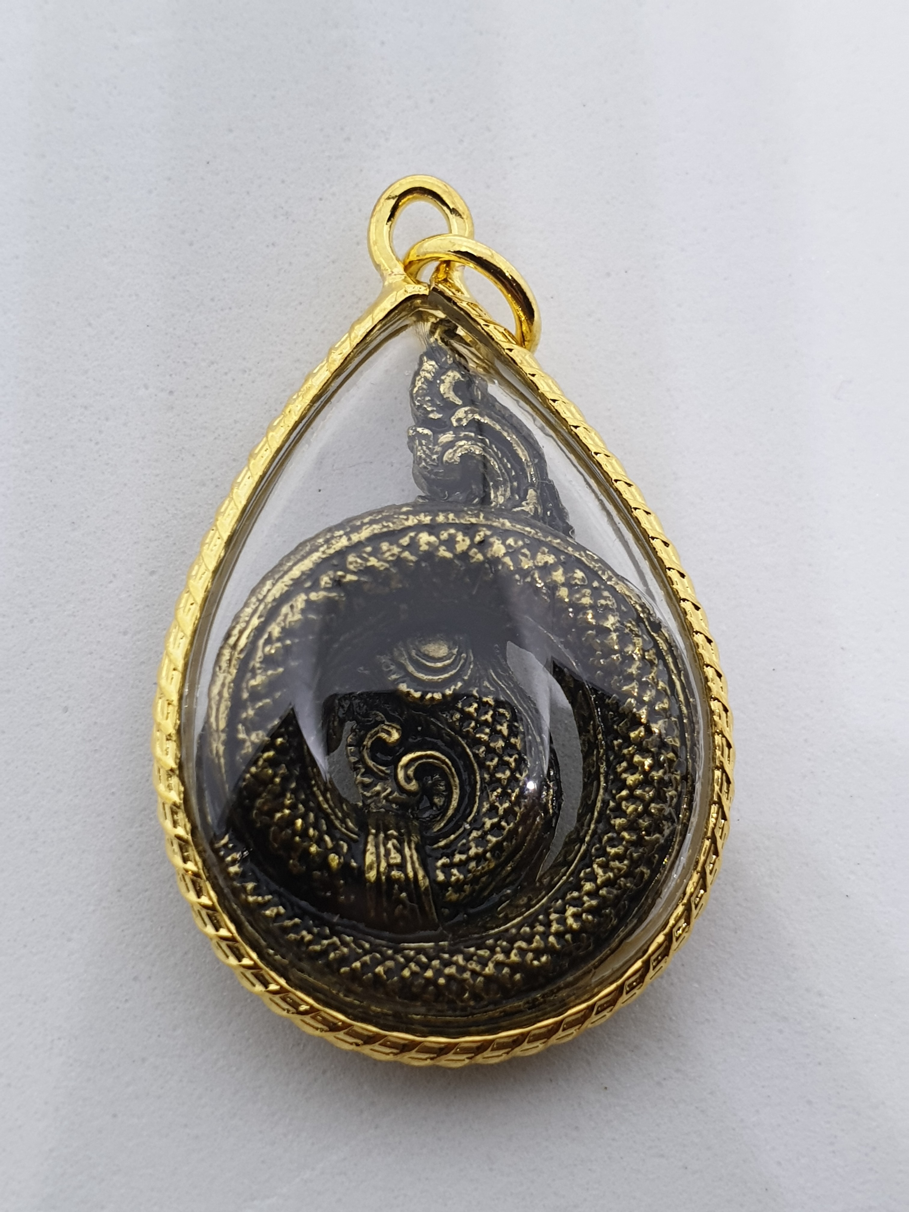 จี้ พญานาค พร้อมกรอบทองกันน้ำ ขนาด กว้าง 3 ซ.ม. สูง 4 ซ.ม หนา 0.5 ซ.ม. +ฟรียันต์คละๆลายกันไปนะค่ะ