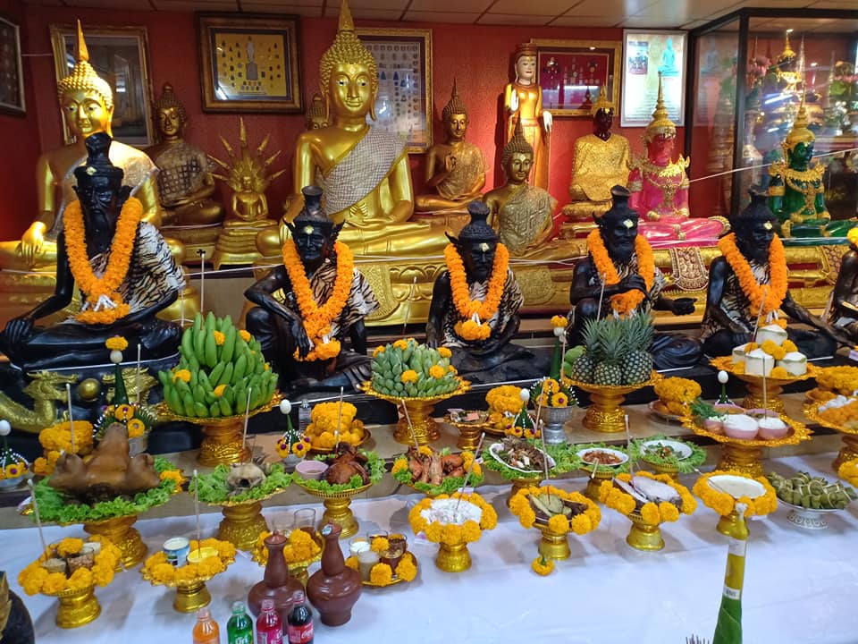 สีผึ้งพญาต่อเสน่ห์เมตตาค้าขายปลุกเสกแล้ว แถมฟรียันต์ มีของพร้อมส่งคะ