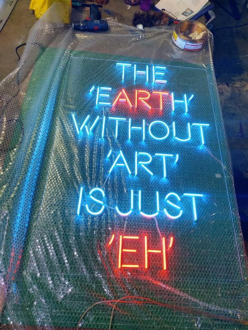 ป้ายไฟนีออน LED อะคริลิคใสรองหลัง