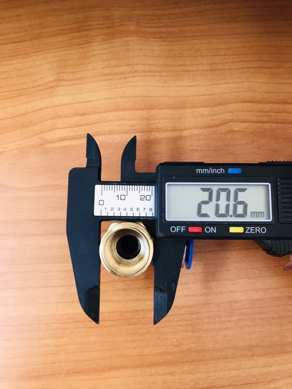 ข้อต่อลมฟิตติ้ง PL12-04 เกลียวนอก 4 หุน สำหรับสายลม 12 มม.#0069160