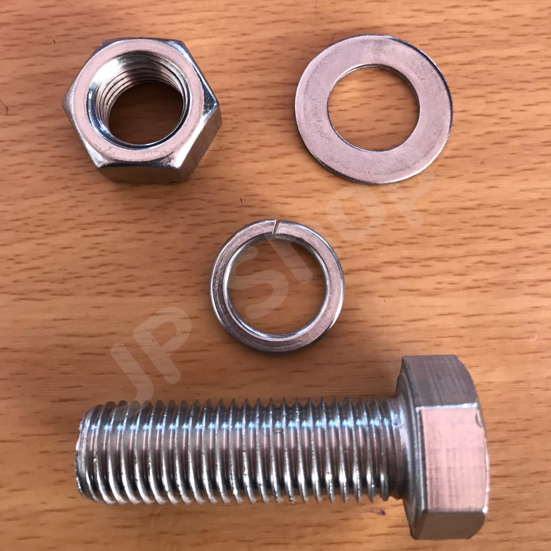 น็อตสแตนเลส 201 M16 ยาว50มม. #16500