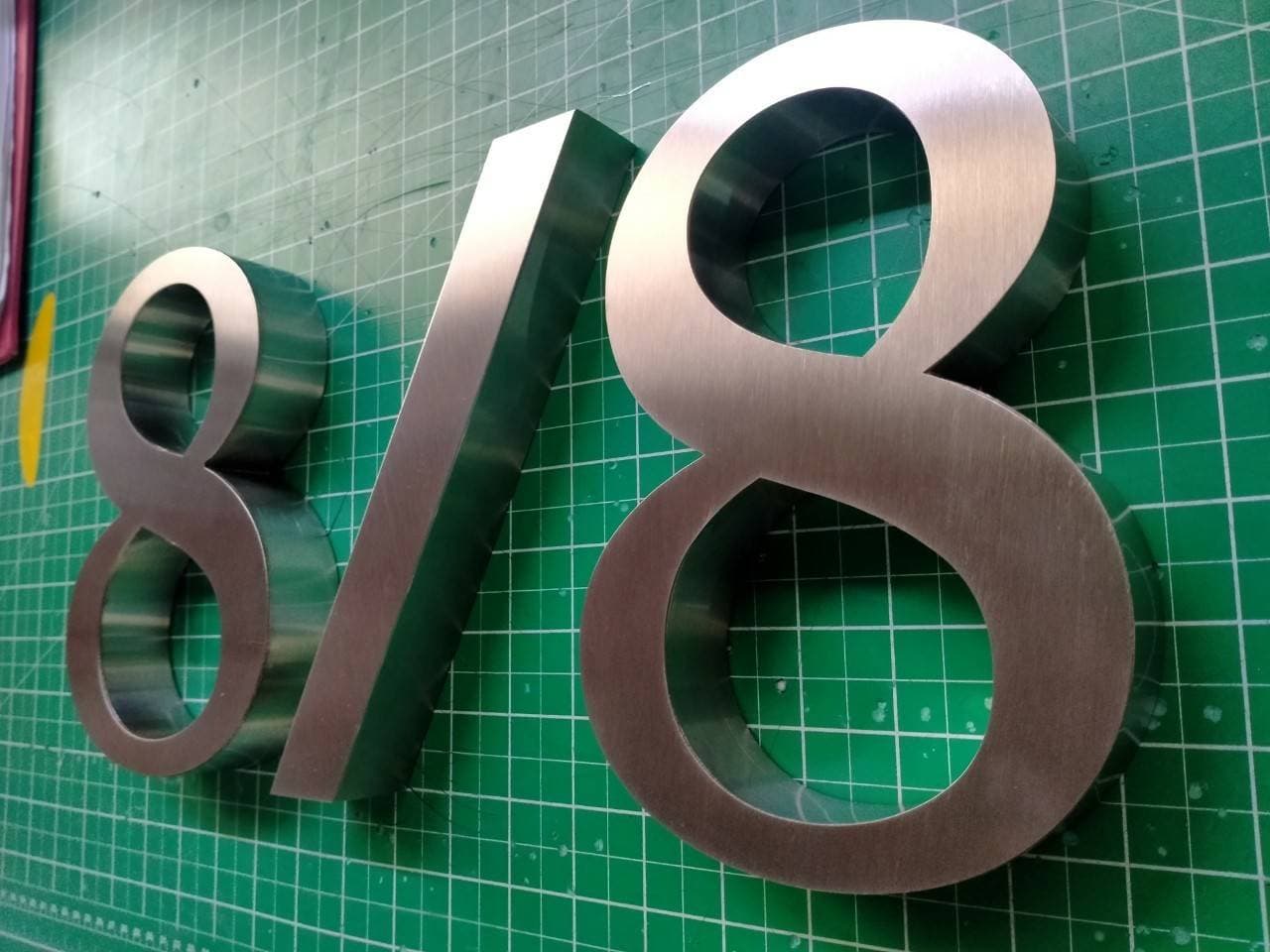 งานป้ายบ้านเลขที่ 8/8