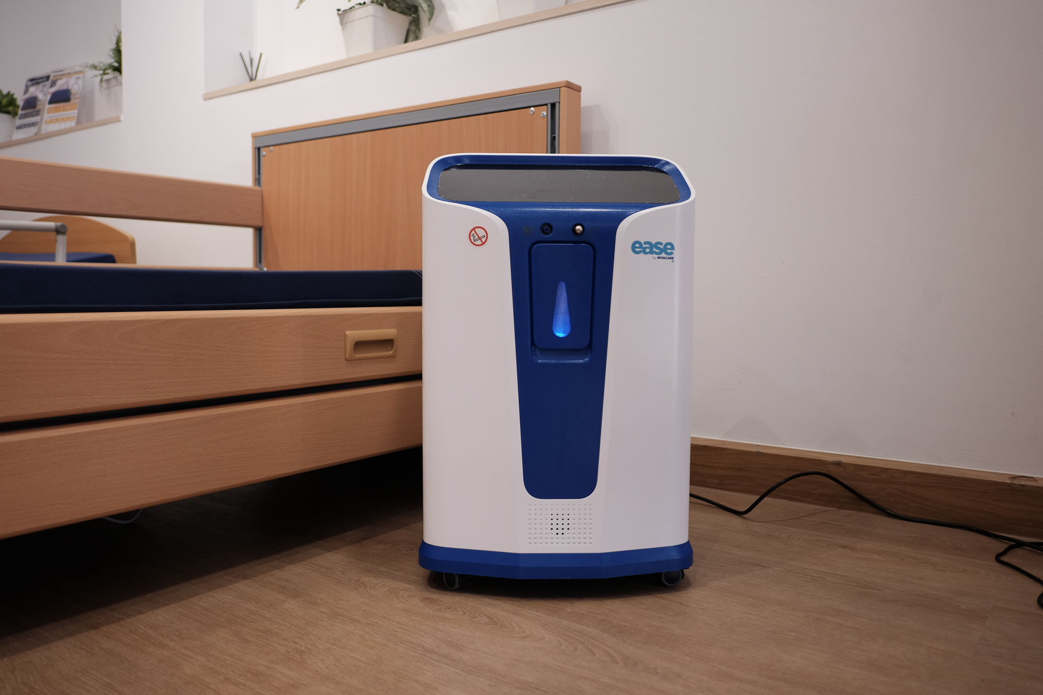A blue and white machine

Description automatically generated