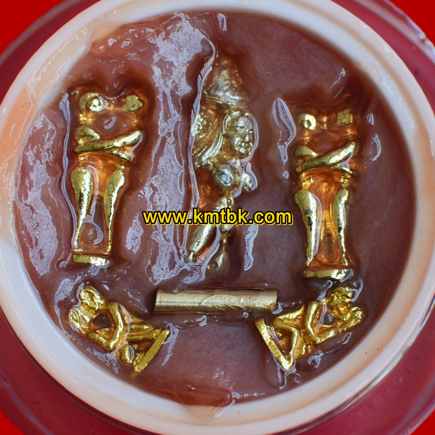 สีผึ้ง เสน่ห์ยาแฝด มหาละลวย หลวงพ่อกอย วัดเขาดินใต้ จ.บุรีรัมย์ ตลับใหญ่ (ชุดกรรมการ) ปี2557 ของแท้จากวัด