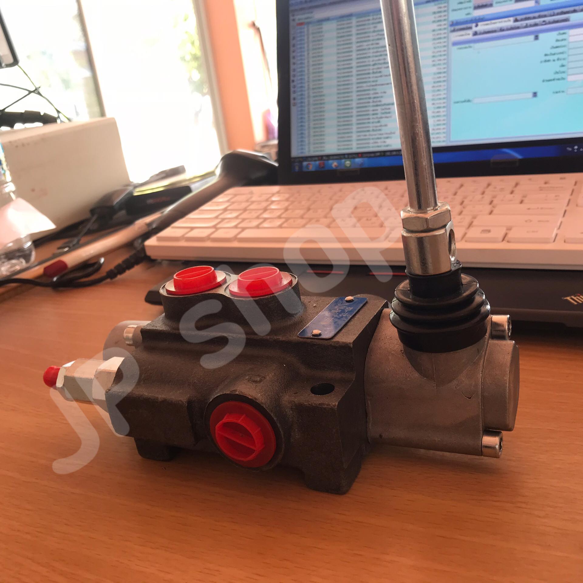 คอนโทรลวาล์ว 1 แกน 40 ลิตร Control valve 1 P 40 สำหรับติดตั้งคอนโทรลรถไถ ,คอนโทรลรถแทรกเตอร์, คอนโทรลรถเกี่ยวข้าว,คอนโทรลแบบมือโยค