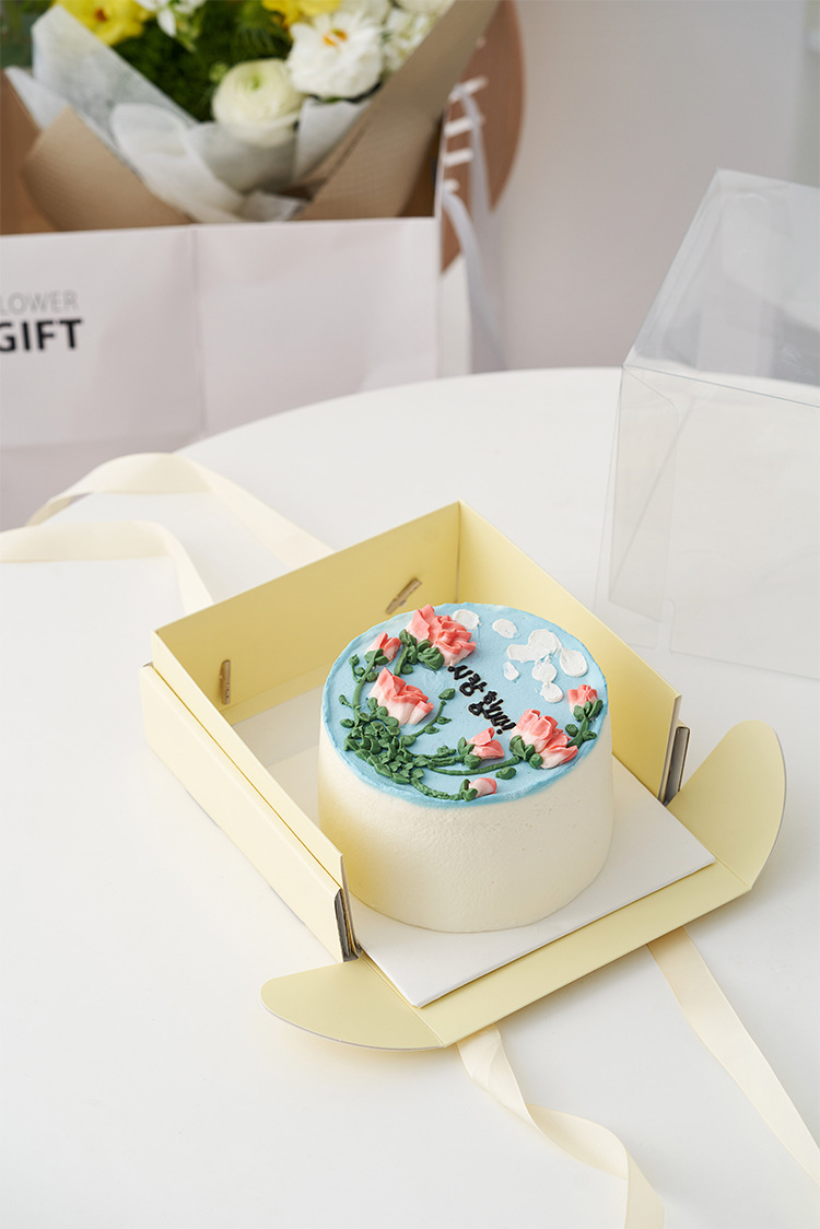 กล่องเค้กแบบใส ฐานสีเหลืองพร้อมริบบิ้นหูหิ้ว ขนาด 1 ปอนด์