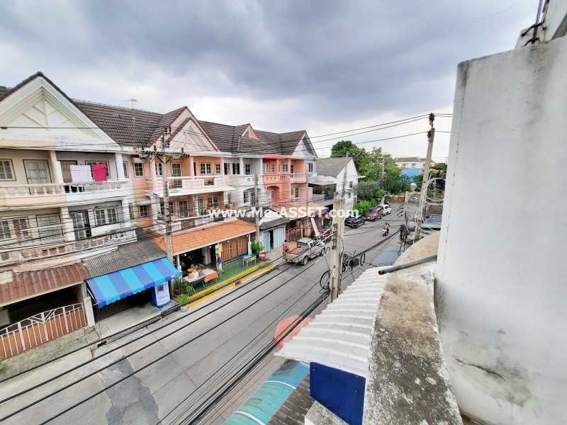 ขายทาวน์โฮม 3 ชั้น 18 ตรว ม.พรบดินทร ถ.นวมินทร์ 157 เขตบึงกุ่ม กรุงเทพฯ / การเดินทางสะดวกสามารถเข้า-ออกได้หลายเส้นทาง อาทิ ซอยนวลจันทร์ 36, 56, 157