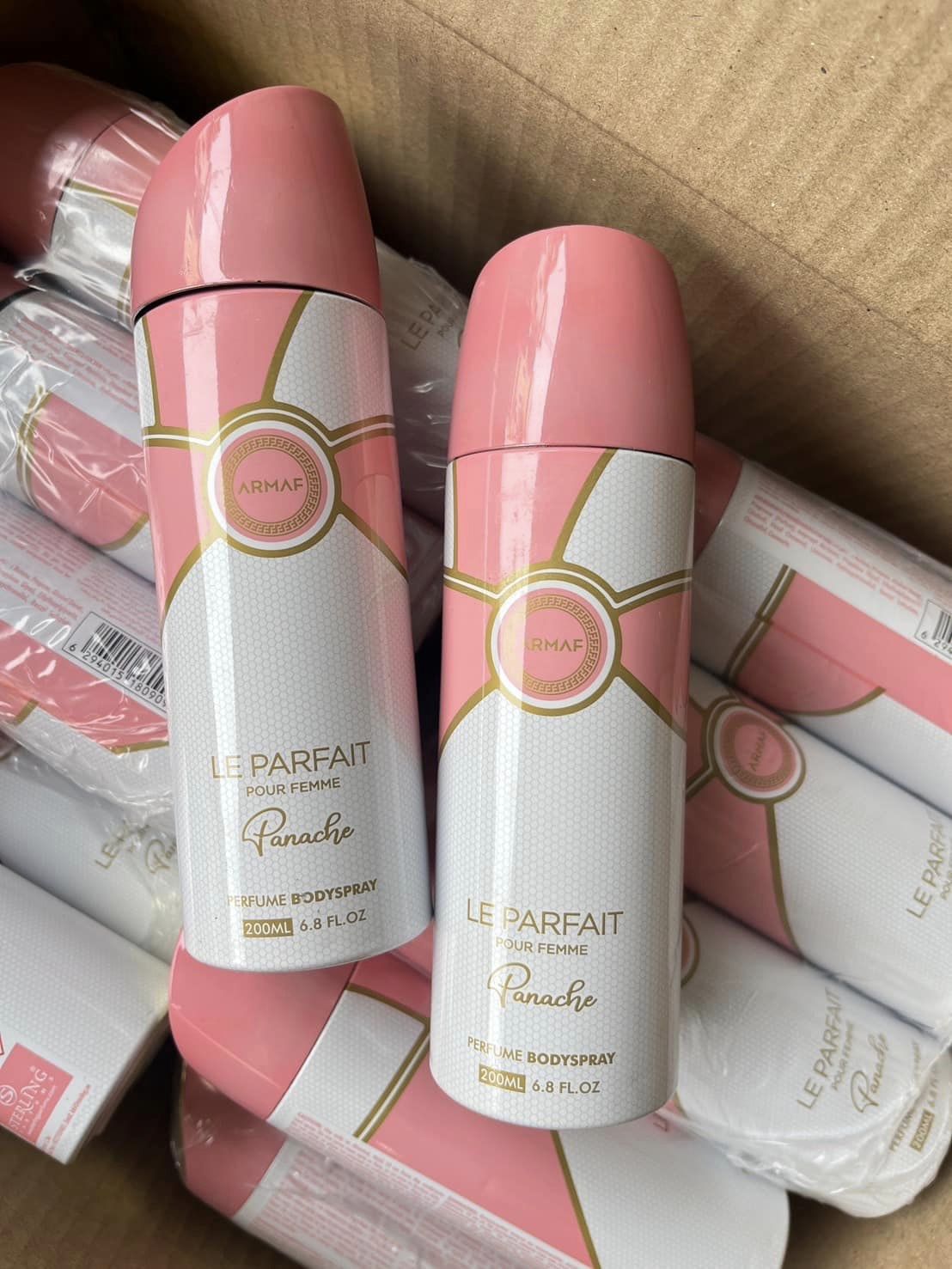 สเปรย์น้ำหอม Armaf Le Parfait Pour Femme Panache EDP Body Spray 200ml. (1ขวด)