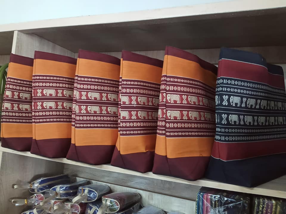 กระเป๋าผ้าทอลายพระราชทาน กระเป๋าถือ กระเป๋าหิ้ว 11x27x16 Cm//Khit Bag, Tote Bag, Tote Bag