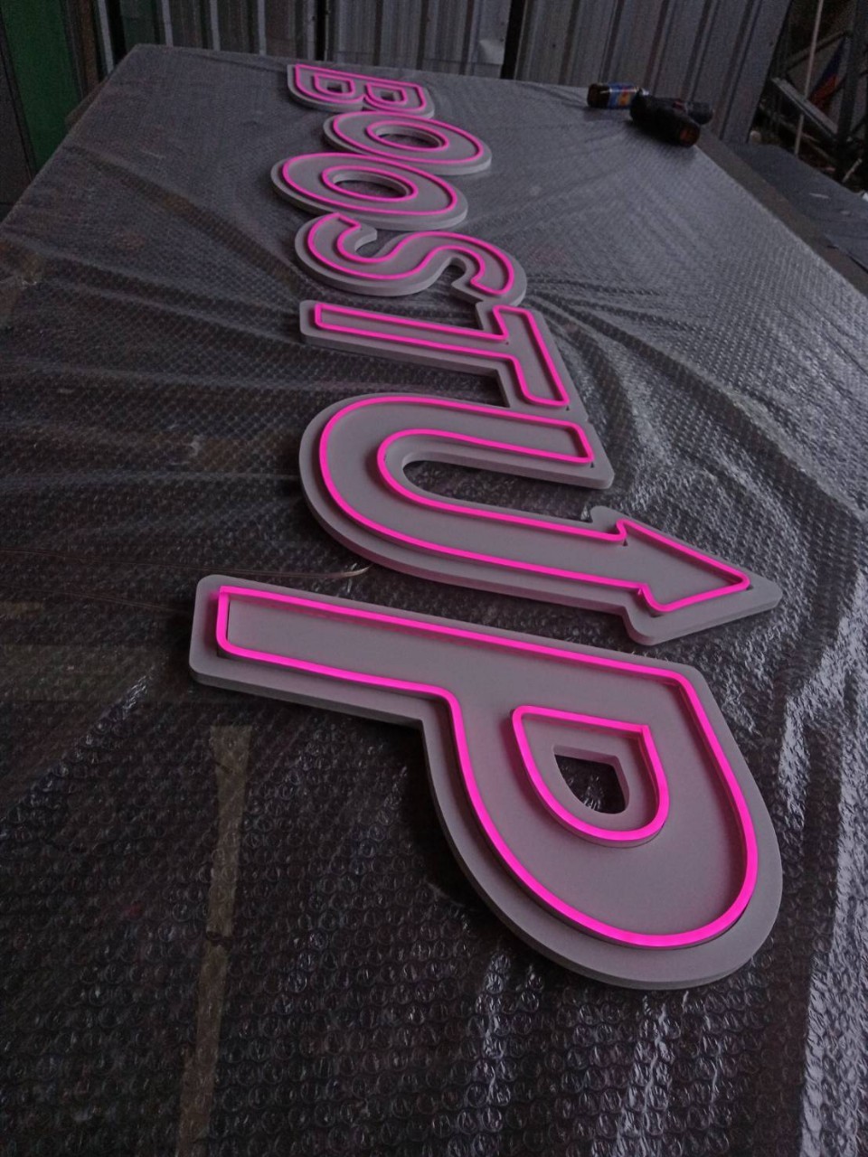 ไฟนีออน เฟค