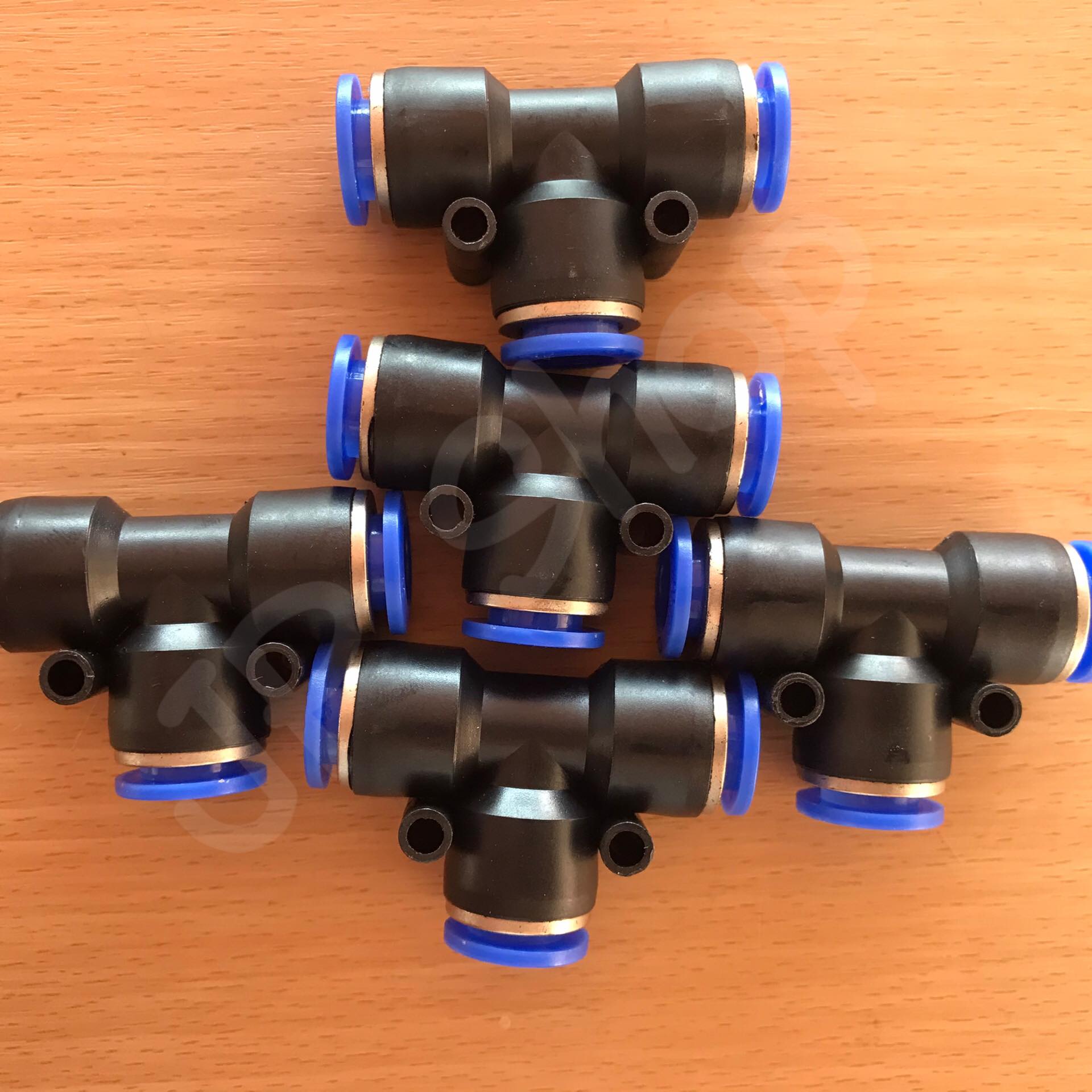 ข้อต่อลม PE10-สามทาง